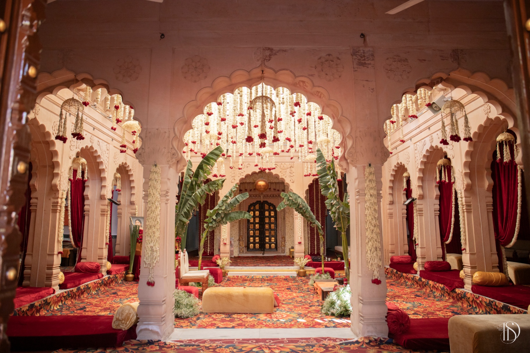 Production & Decor
